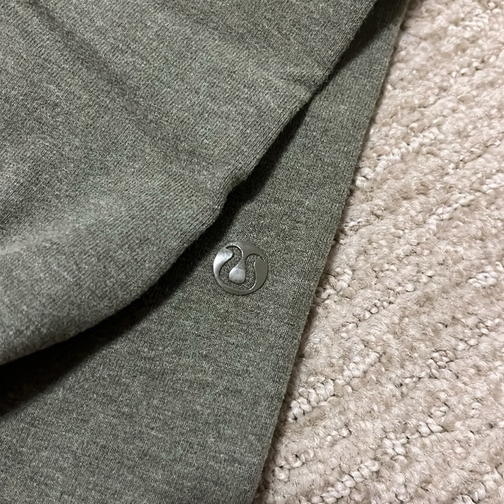 Lululemon Wonder high rise leggings. Sz 8. Size tag removed. 29” inseam. - Picture 2 of 5